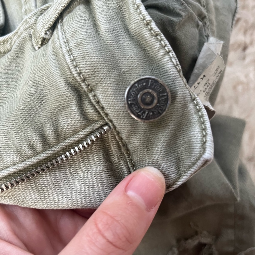 Free People busted Knee olive jeans - Picture 4 of 8